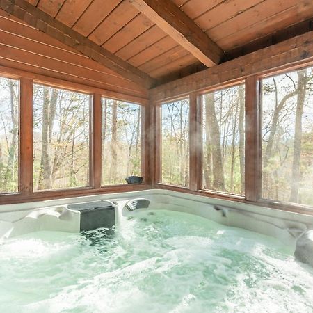 Dudley II By Avantstay Comfortable Cabin W Hot Tub Views Пиджен Фордж Екстериор снимка