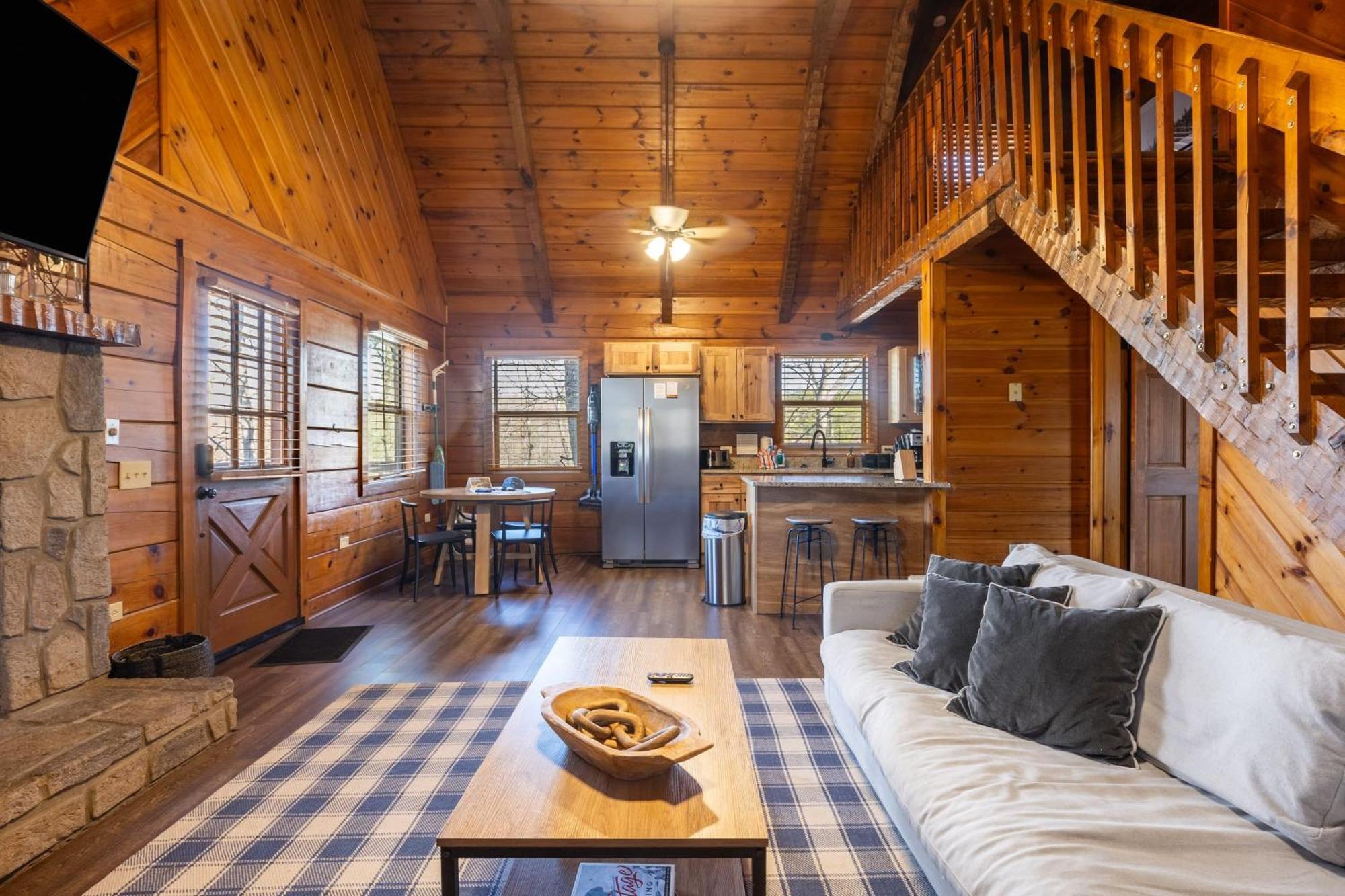 Dudley II By Avantstay Comfortable Cabin W Hot Tub Views Пиджен Фордж Екстериор снимка