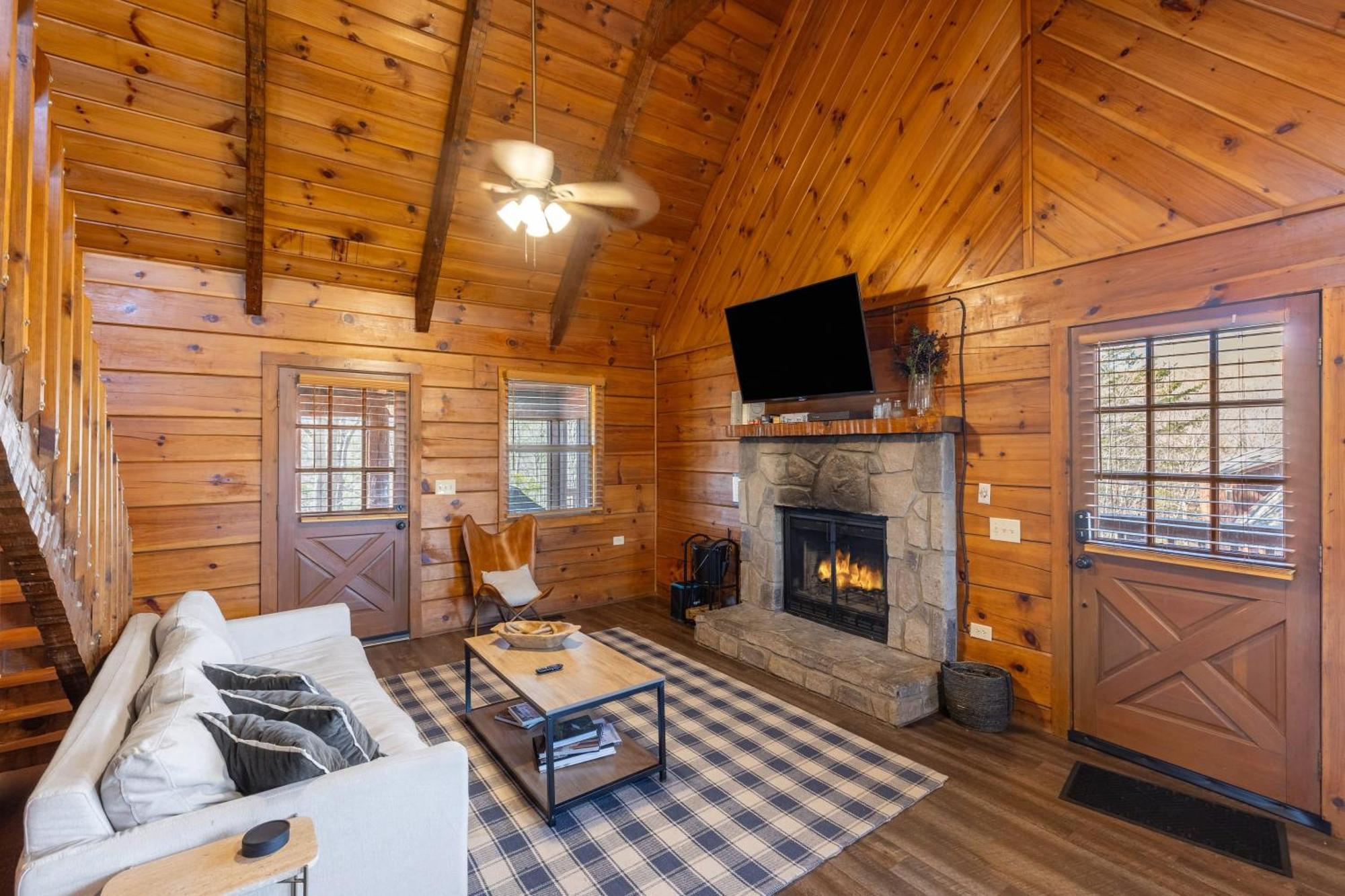 Dudley II By Avantstay Comfortable Cabin W Hot Tub Views Пиджен Фордж Екстериор снимка