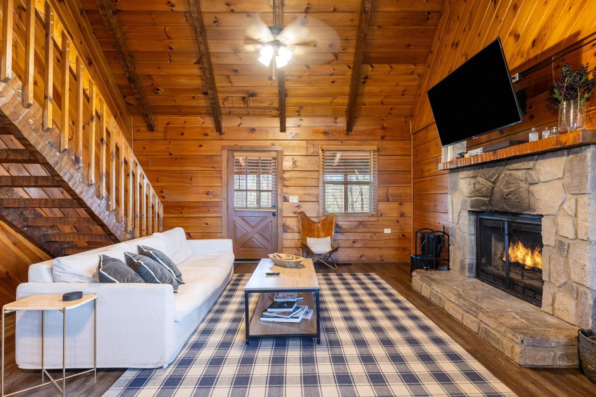Dudley II By Avantstay Comfortable Cabin W Hot Tub Views Пиджен Фордж Екстериор снимка
