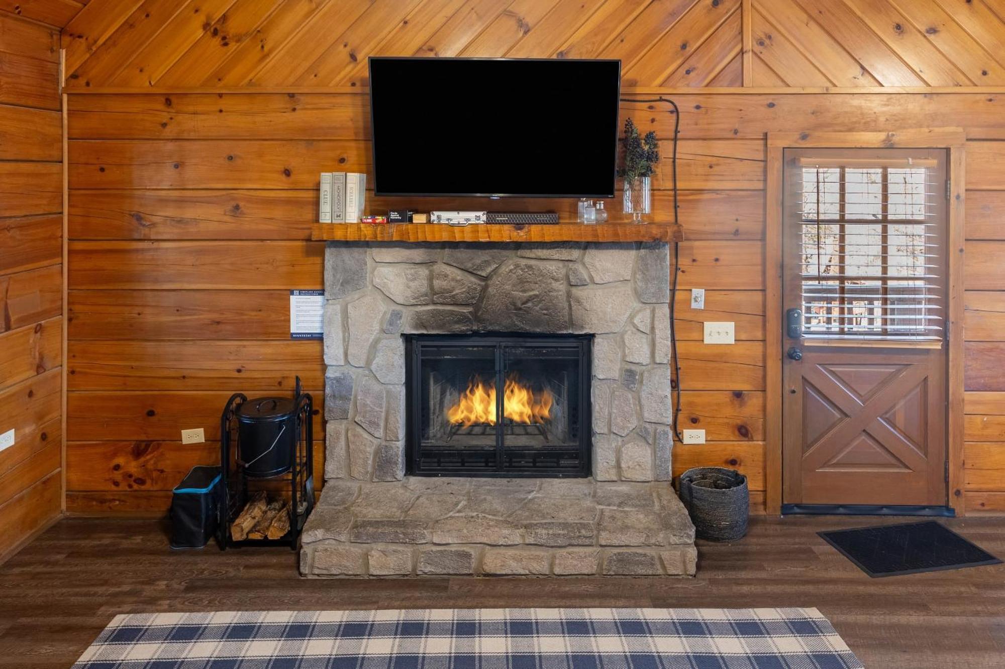 Dudley II By Avantstay Comfortable Cabin W Hot Tub Views Пиджен Фордж Екстериор снимка