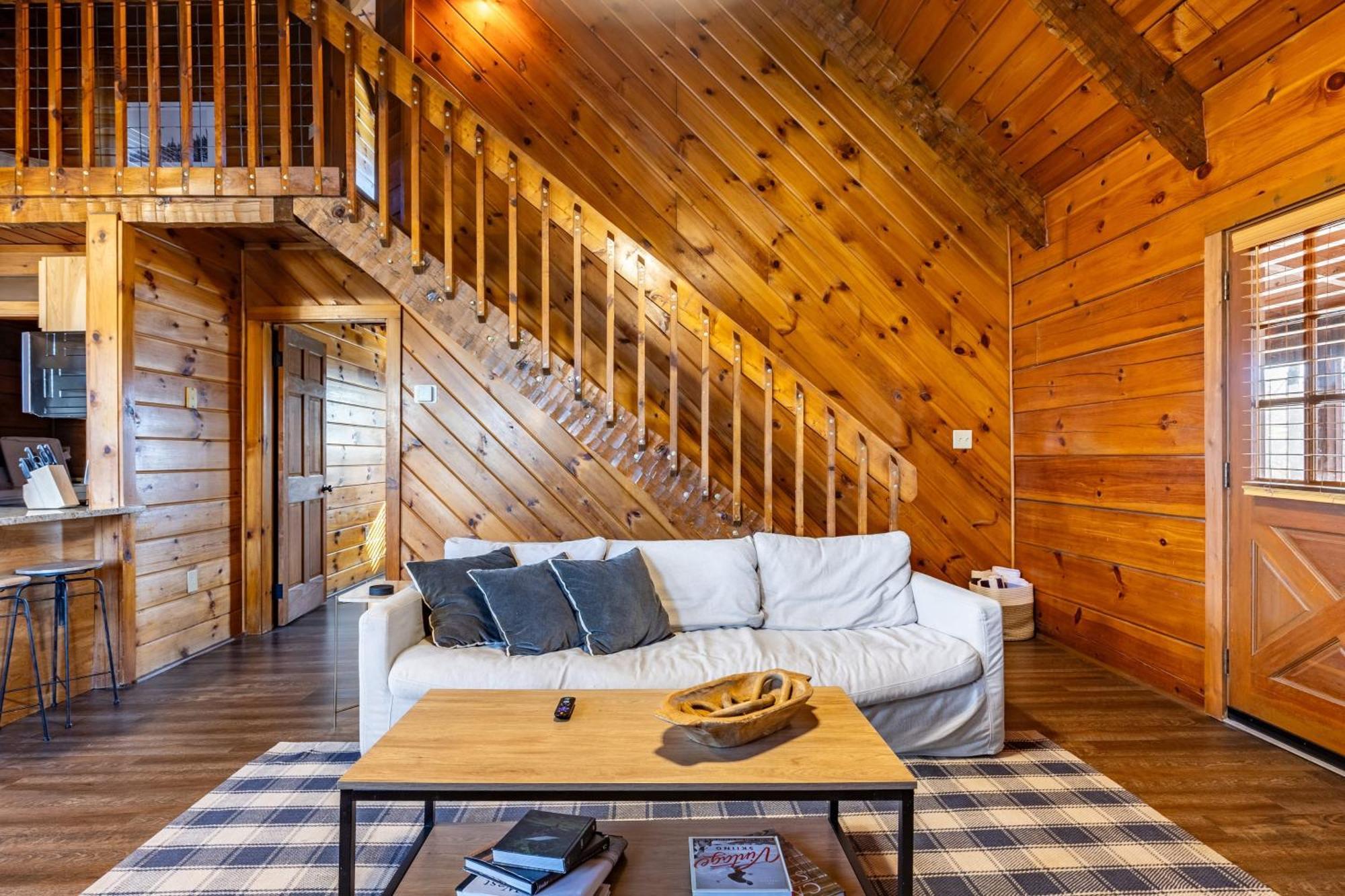 Dudley II By Avantstay Comfortable Cabin W Hot Tub Views Пиджен Фордж Екстериор снимка
