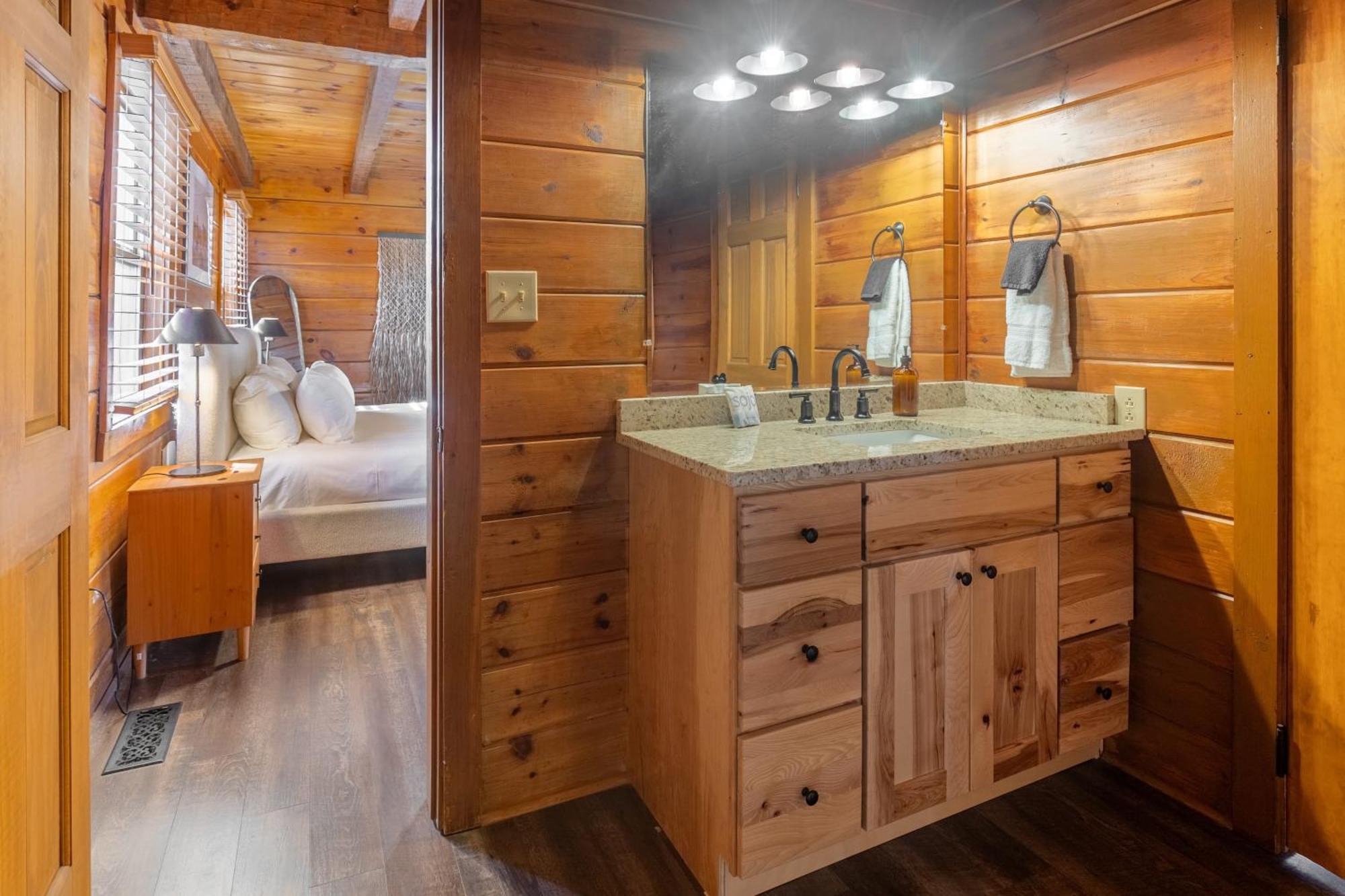 Dudley II By Avantstay Comfortable Cabin W Hot Tub Views Пиджен Фордж Екстериор снимка