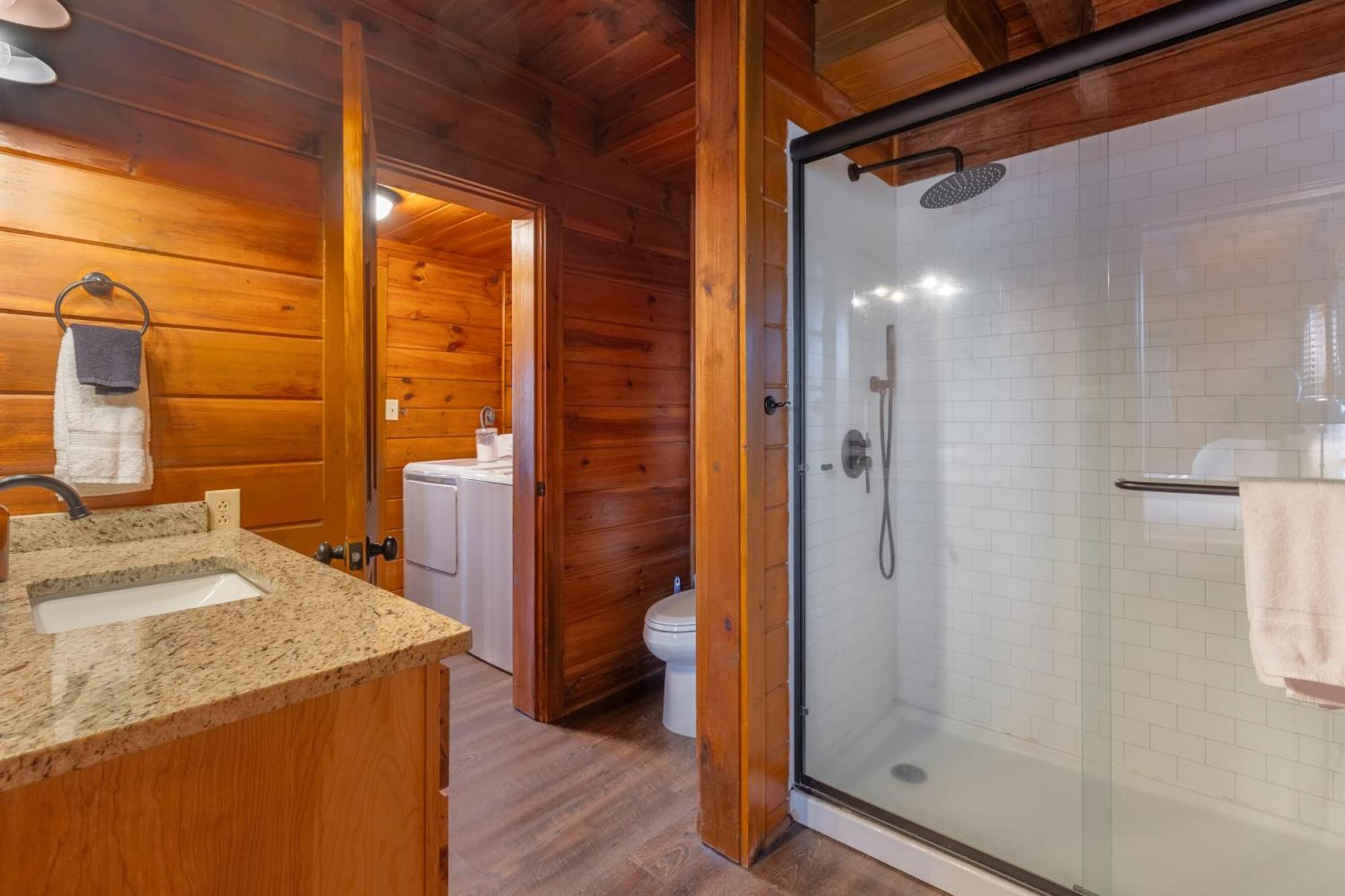 Dudley II By Avantstay Comfortable Cabin W Hot Tub Views Пиджен Фордж Екстериор снимка