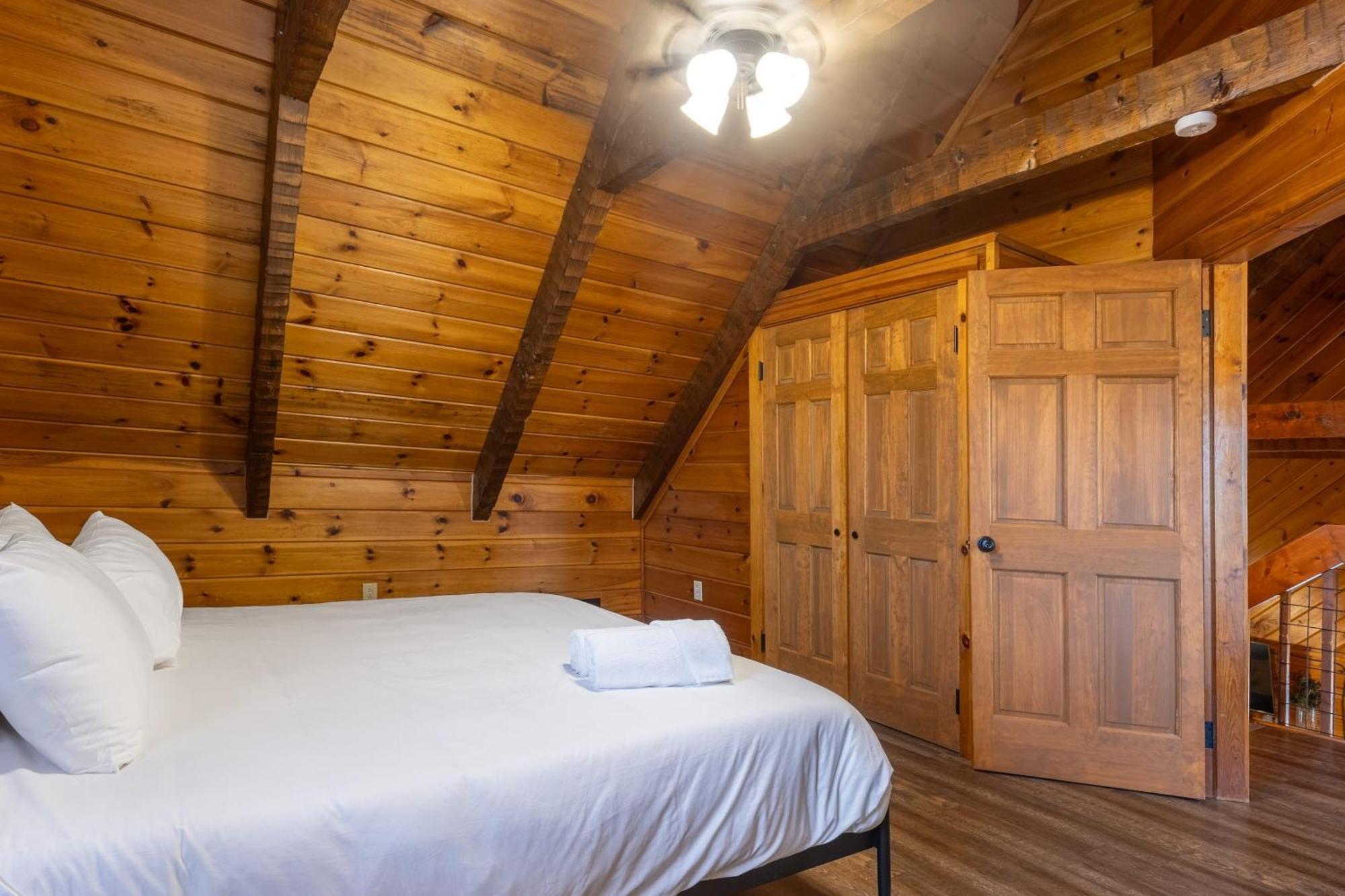 Dudley II By Avantstay Comfortable Cabin W Hot Tub Views Пиджен Фордж Екстериор снимка